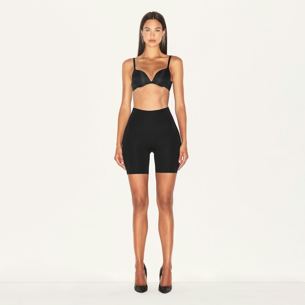 Skims Hip Enhancing shorts